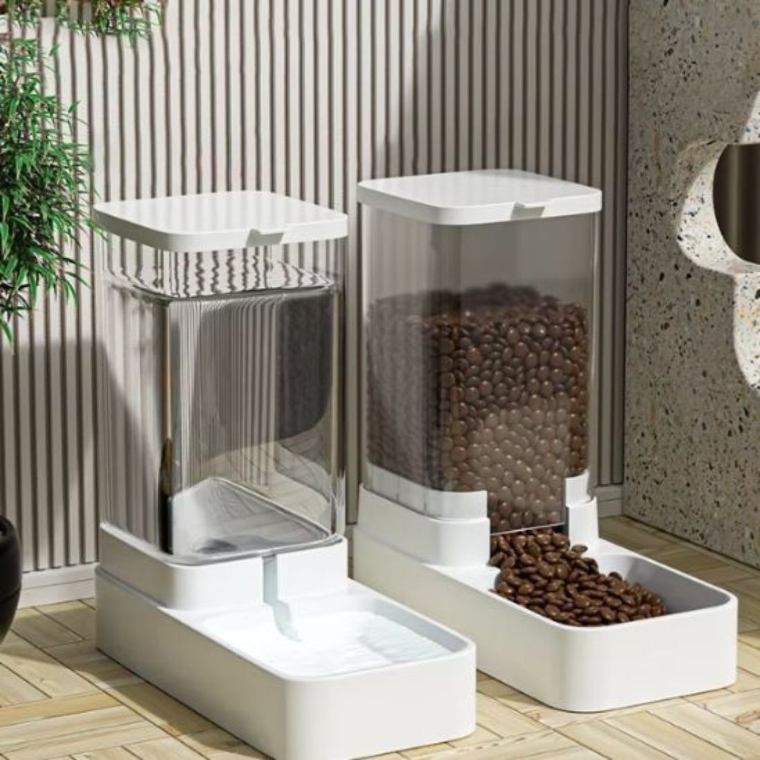 distributeur croquettes chat et distributeur eau assortis au design épuré et compact