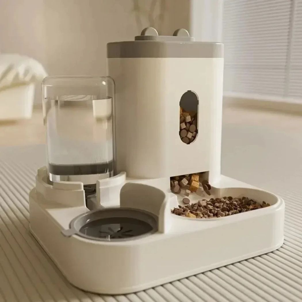 Distributeur automatique de croquettes pour chat NourriZen en blanc et gris