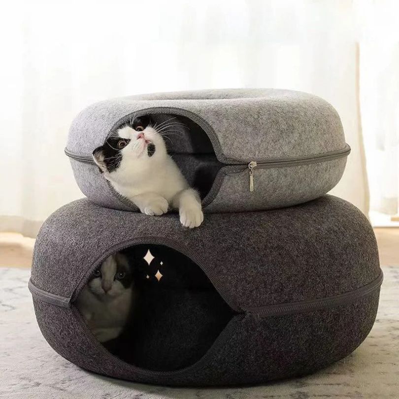 Deux tailles du panier CozyDonut™ pour chat : S et L côte à côte
