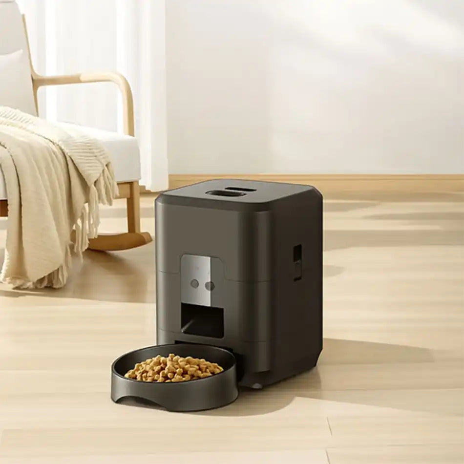 Distributeur de croquettes pour chat au design noir compact, sortie anti-bouchon et bol large