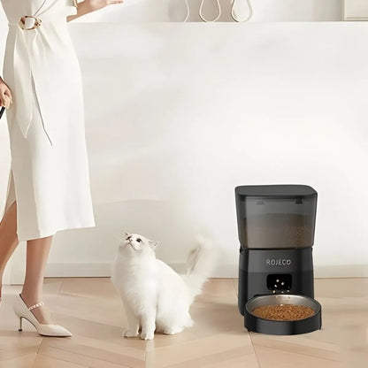 Distributeur de croquettes pour chat noir avec design moderne, idéal pour nourrir votre animal.