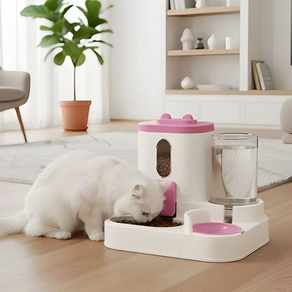 Distributeur de croquettes pour chat DuoFlow avec design pratique et moderne dans un salon. - vue de dessus