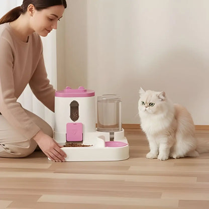Distributeur de croquettes pour chat DuoFlow avec design ergonomique et bol intégré. - fond neutre