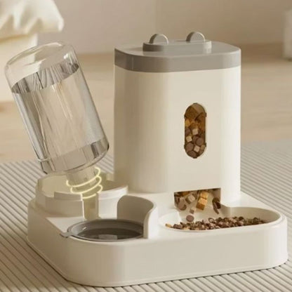 Réservoir d’eau inclinable du distributeur de croquettes pour chat NourriZen