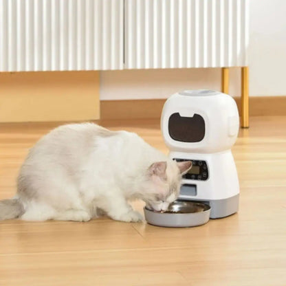 Distributeur de croquettes pour chat NutriZen avec un design moderne et un chat mangeant.