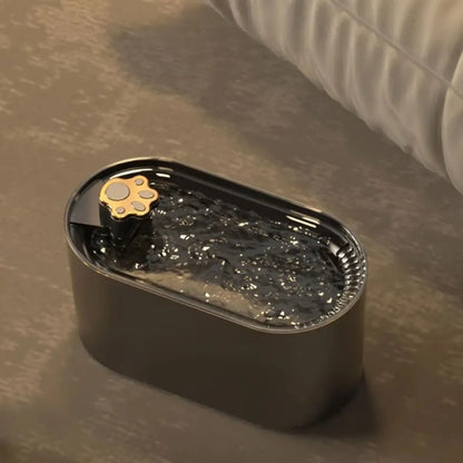 fontaine a eau chat moderne noire avec design élégant et silencieux