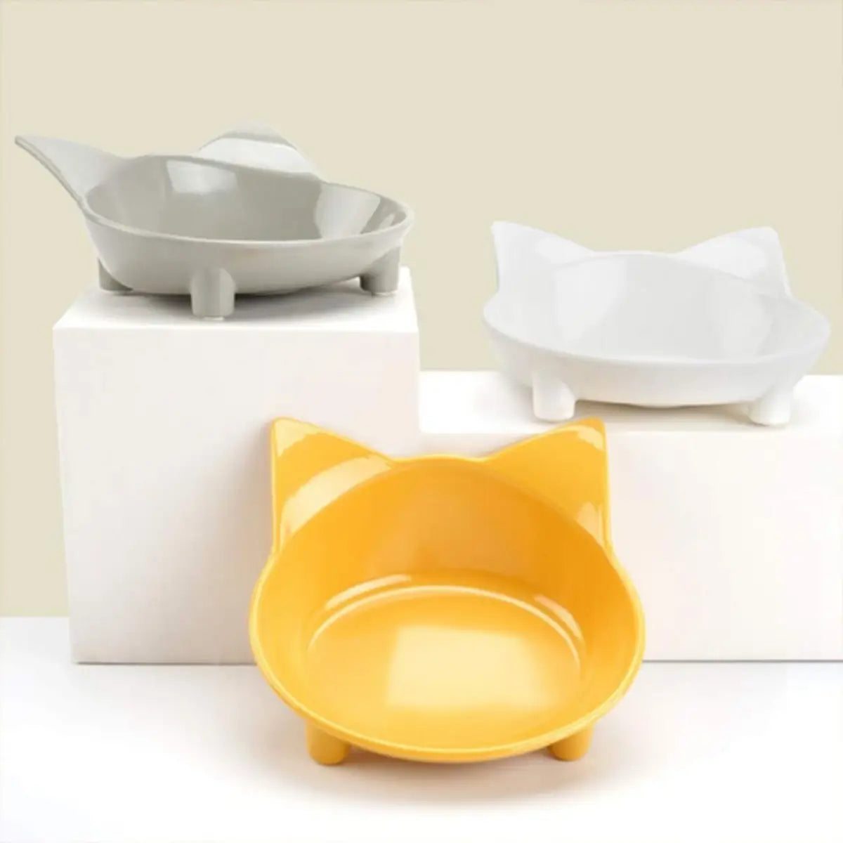 gamelle en ceramique pour chat avec design oreilles, disponible en jaune, gris et blanc