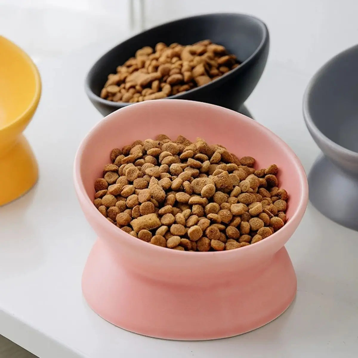 gamelle pour chat CeraTilt rose poudre, bol incline 15 degres pour digestion aisee.