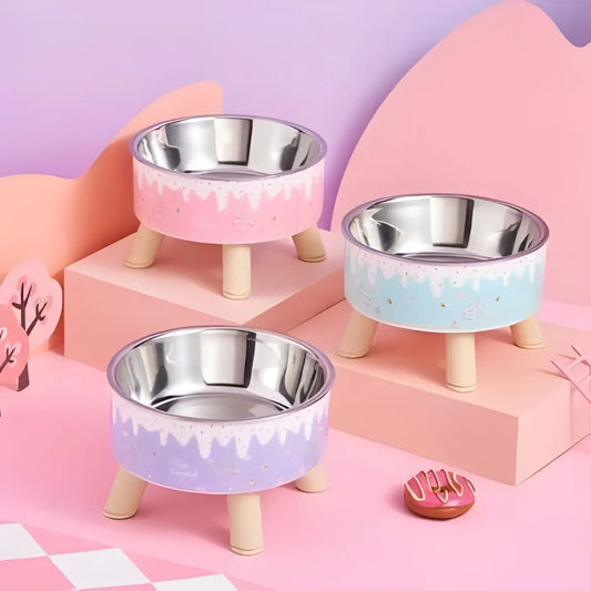 Gamelle Pour Chat colorée avec pieds en bois et design moderne, idéale pour les repas.