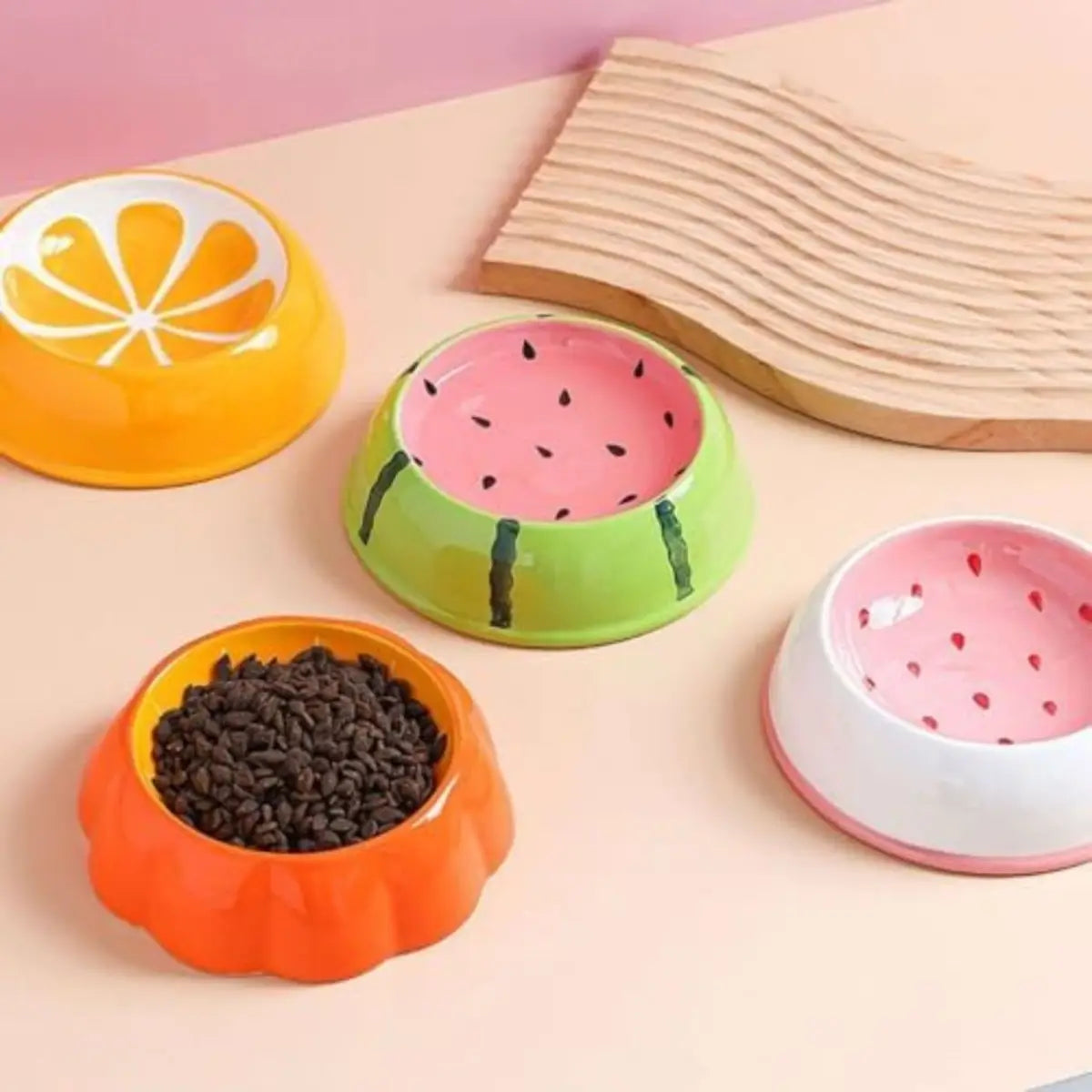 Gamelle Pour Chat aux designs fruités, idéale pour ajouter une touche de couleur à l'heure du repas.