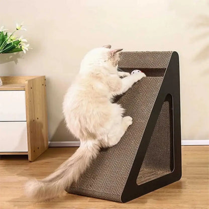 Griffoir chat carton design incliné avec jouet intégré pour le divertissement du chat