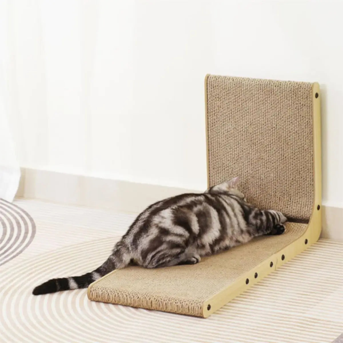 Griffoir chat carton au design pratique, idéal pour le confort et les griffes de votre chat.