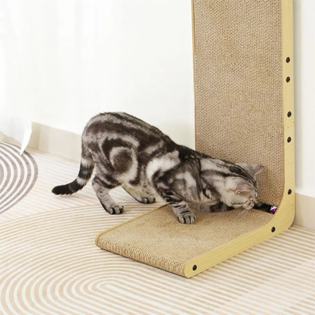 Griffoir chat carton design vertical idéal pour entretenir les griffes de votre chat. - ambiance cosy