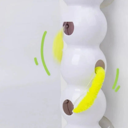 jouet pour chat interactif avec chenille jaune et design mural ludique