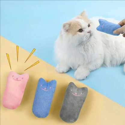 jouet pour chat en peluche colorée avec un design amusant - intérieur moderne