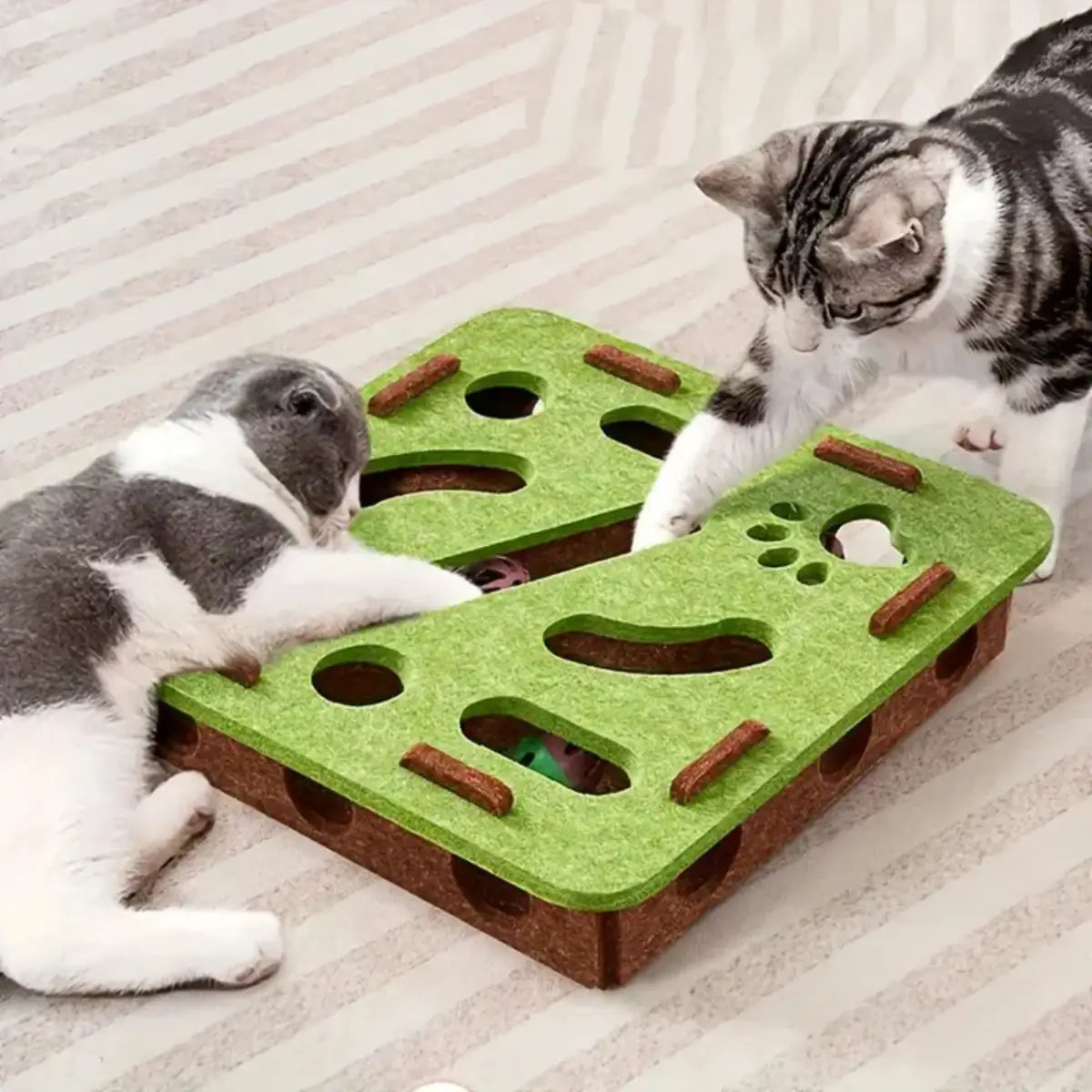 jouet pour chat interactif Labyrinth Box, idéal pour stimuler l'activité et l'amusement de votre félin. - vue latérale