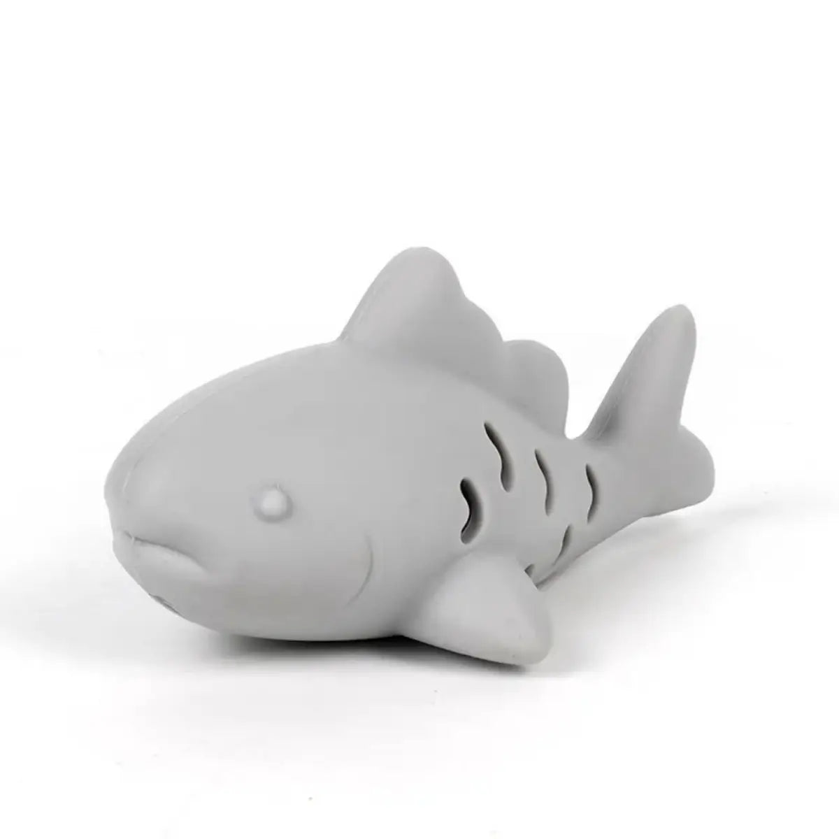 Jouet pour chat en forme de poisson idéal pour éveiller ses instincts de chasse. - fond neutre