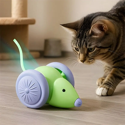 Jouet pour chat en forme de souris verte avec roues et lumière, amusant et interactif. - vue de dessus