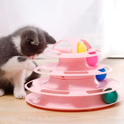 Chaton gris joue avec le jouet pour chat TriLoop™ rose à 3 niveaux