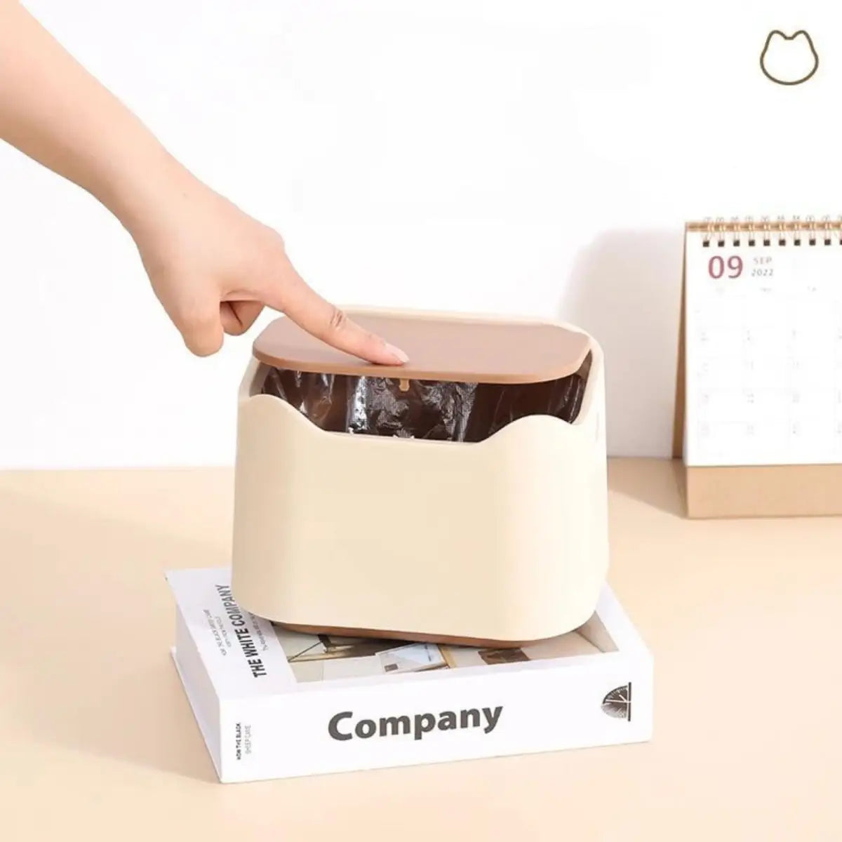litière moderne avec boîte design et couvercle pratique pour rangement optimal