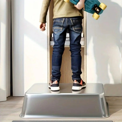 litiere chat moderne et pratique avec un design élégant en métal inoxydable