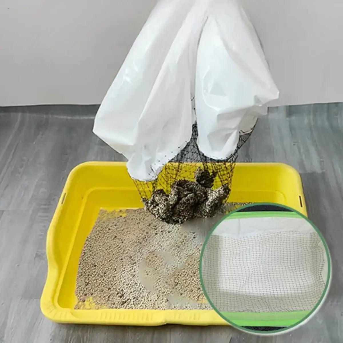 litière avec système de nettoyage pratique et filet intégré