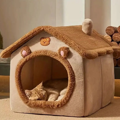 Niche pour chat confortable en tissu doux avec design adorable et chat endormi à l'intérieur. - gros plan