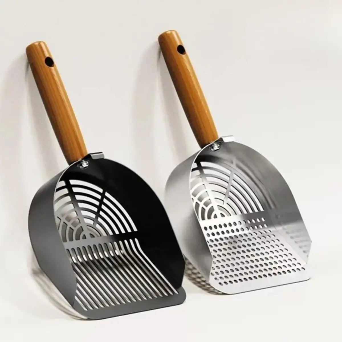 pelle a litiere pour chat en acier au design élégant avec manche en bois - ambiance cosy