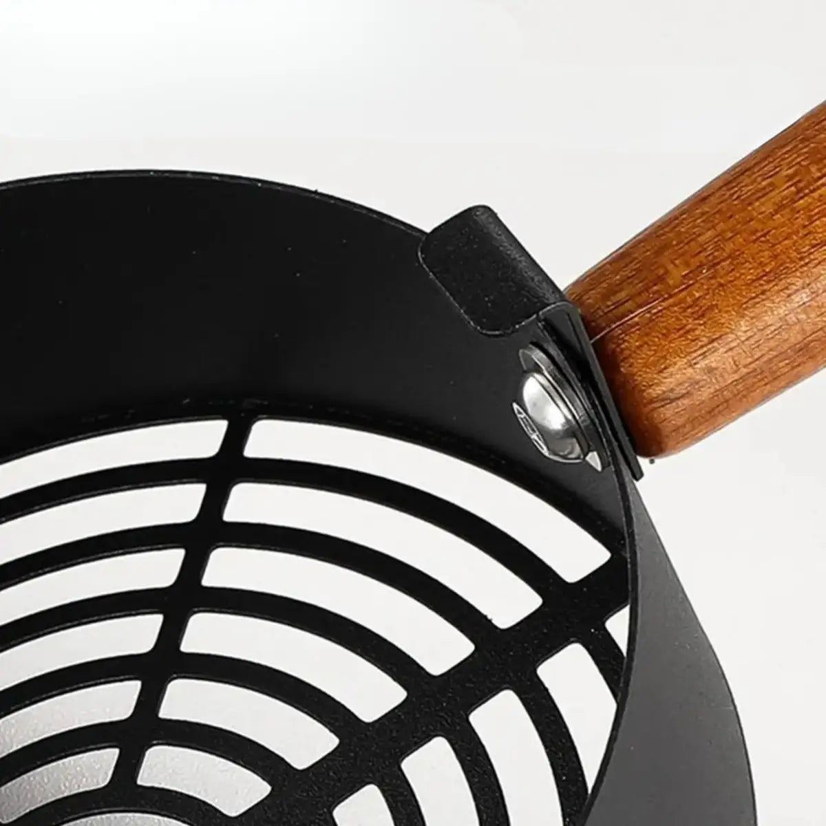 pelle a litiere pour chat en acier avec design élégant et poignée en bois - intérieur moderne