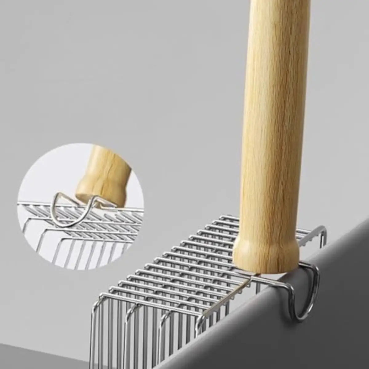 pelle a litiere pour chat en inox avec manche en bois, design pratique et élégant